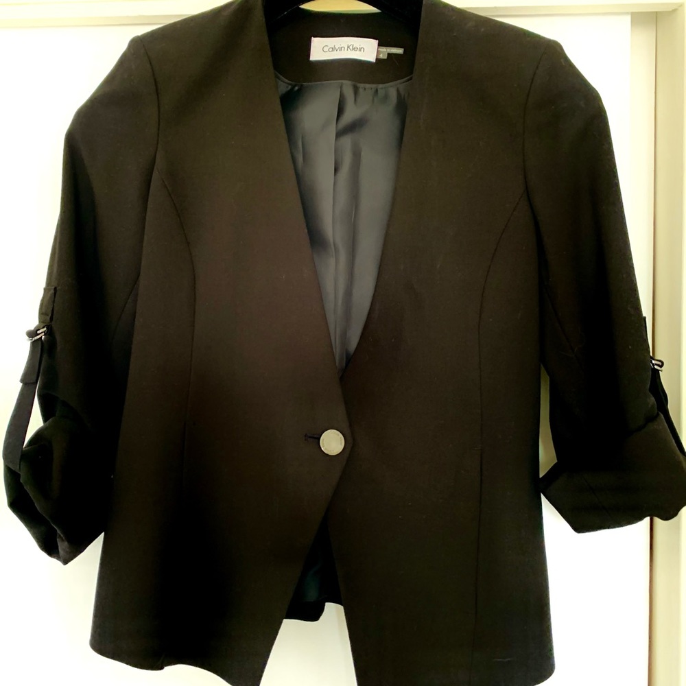 only worn once calvin klein cropped sleeve blazer. so cute.